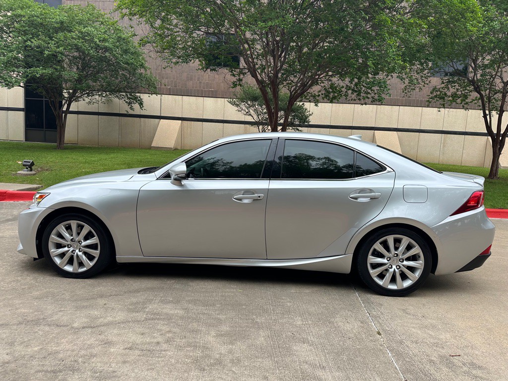 2016 Lexus IS Image 12