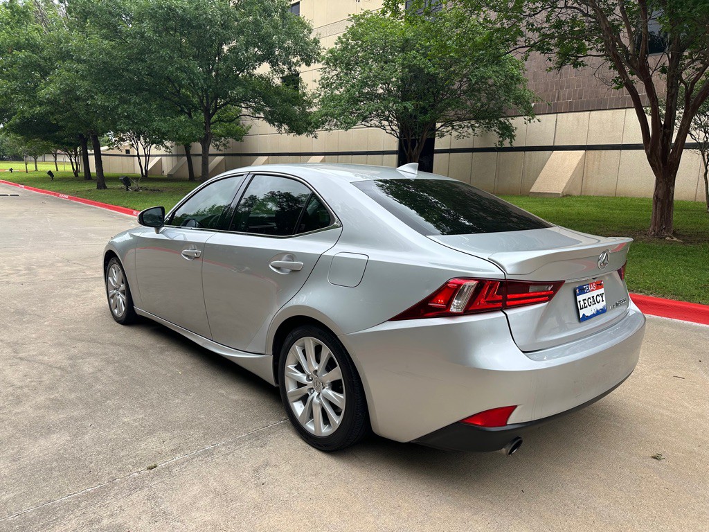 2016 Lexus IS Image 13