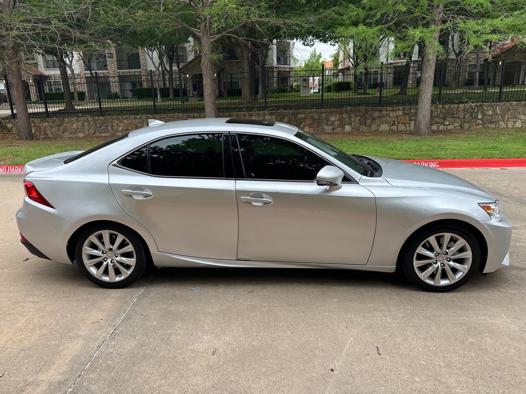2016 Lexus IS Image 17