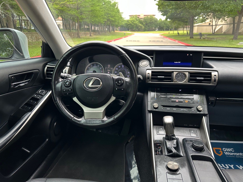 2016 Lexus IS Image 23
