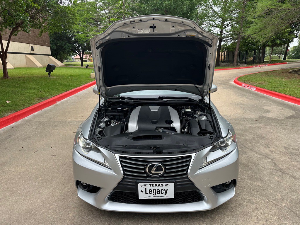 2016 Lexus IS Image 8