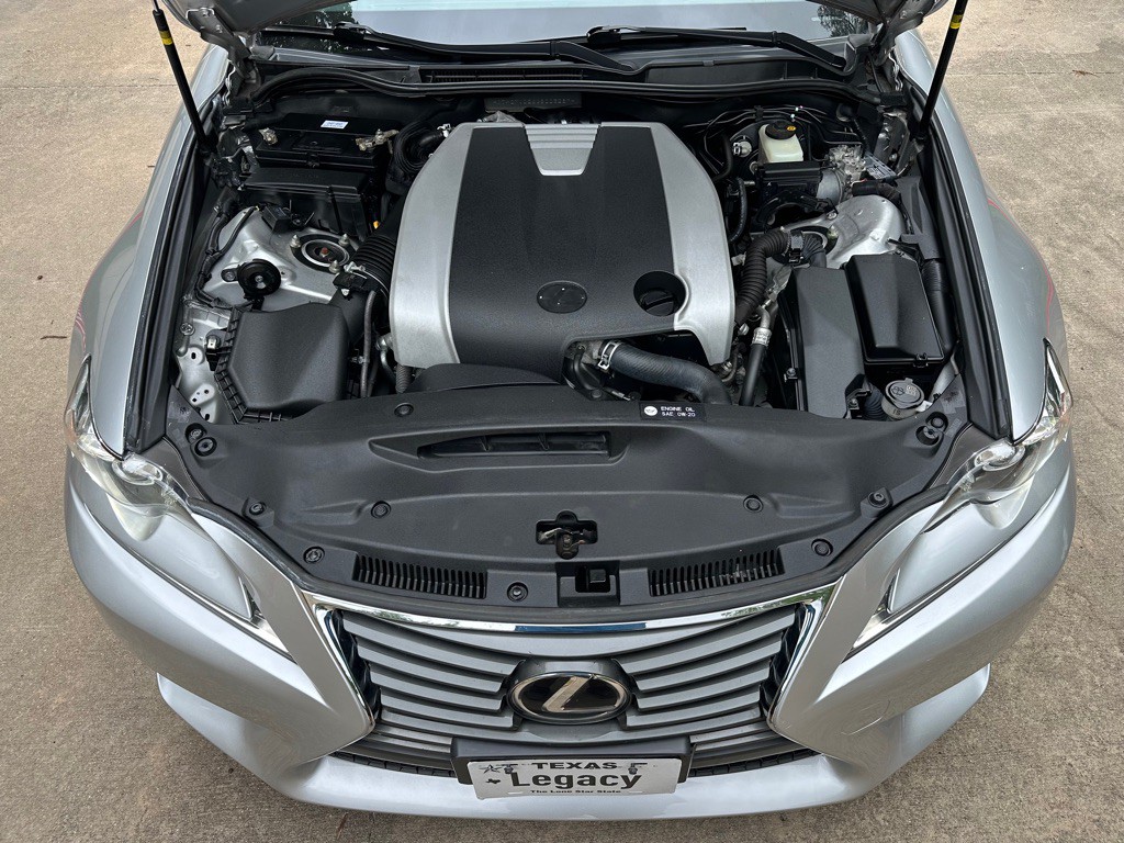2016 Lexus IS Image 9