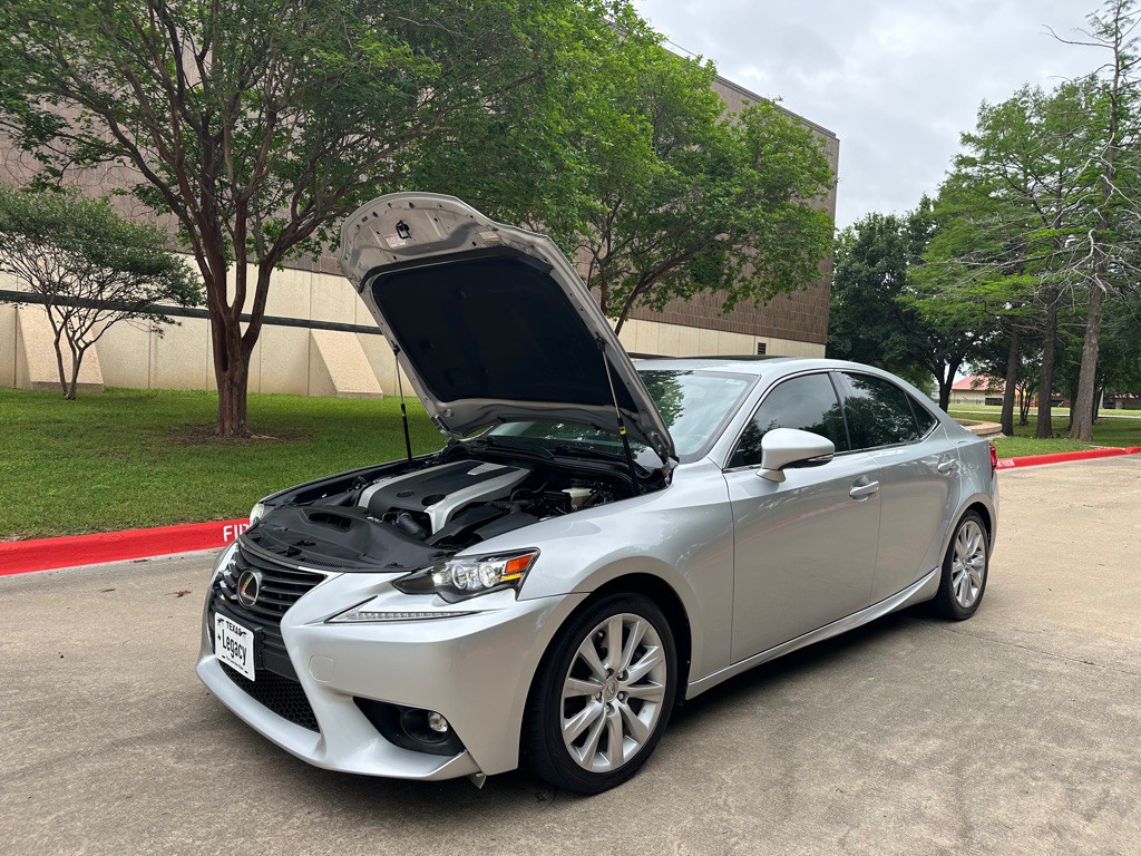 2016 Lexus IS Image 10