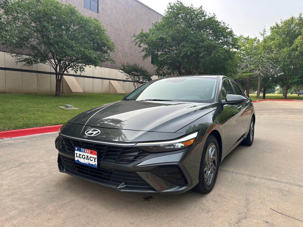 2024 Hyundai Elantra Image 8