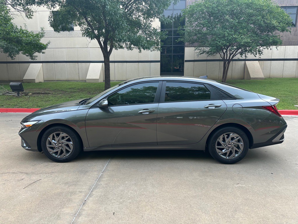 2024 Hyundai Elantra Image 12