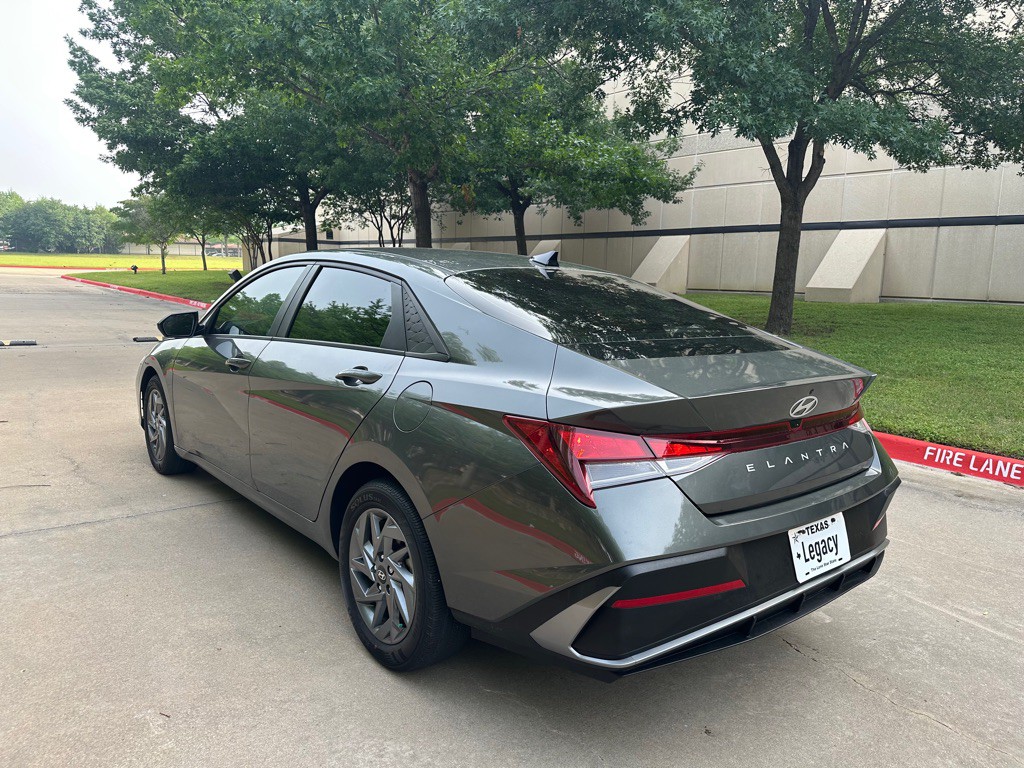 2024 Hyundai Elantra Image 13