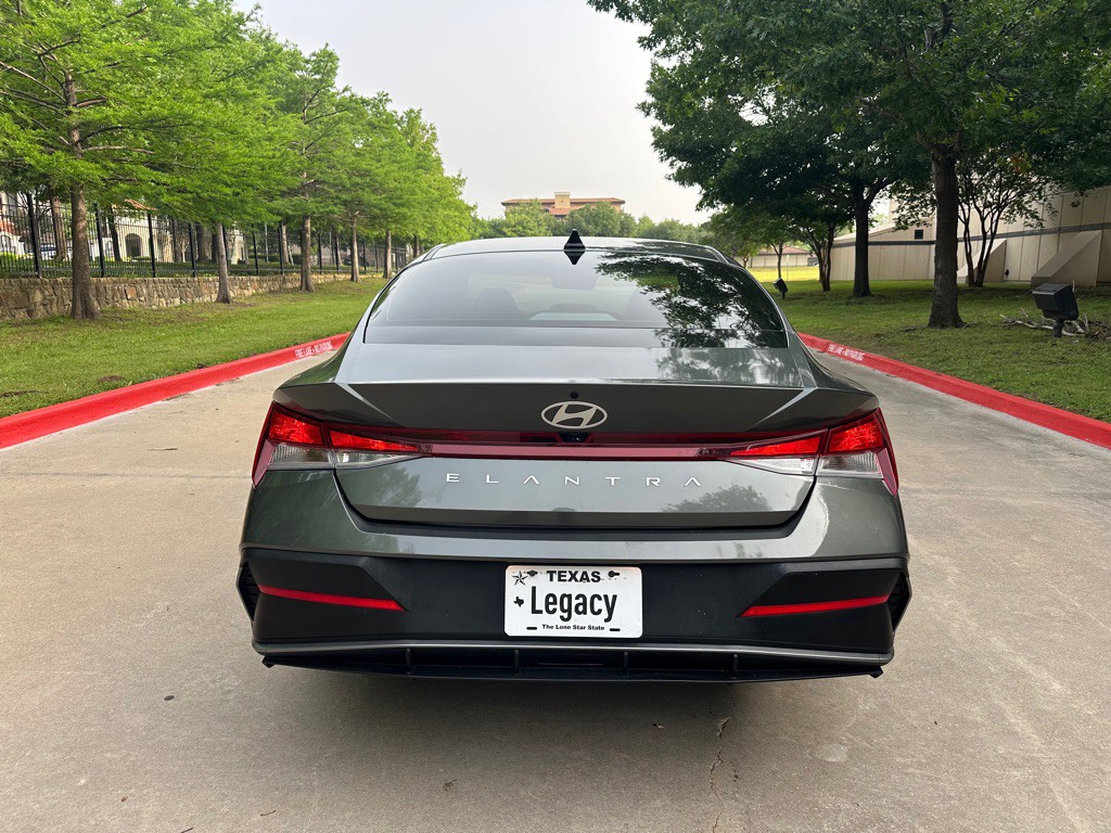 2024 Hyundai Elantra Image 14