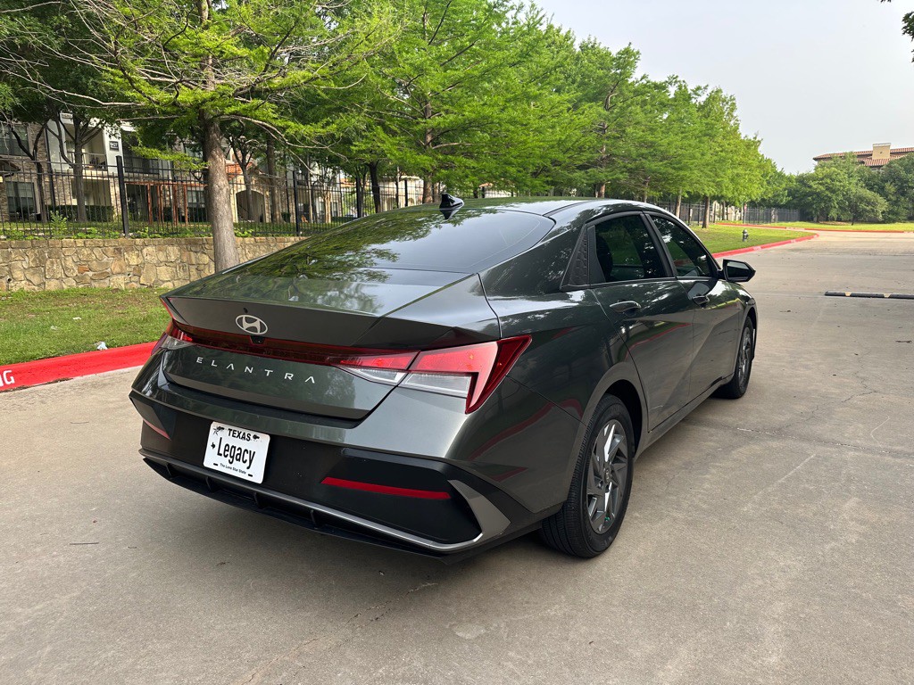 2024 Hyundai Elantra Image 17