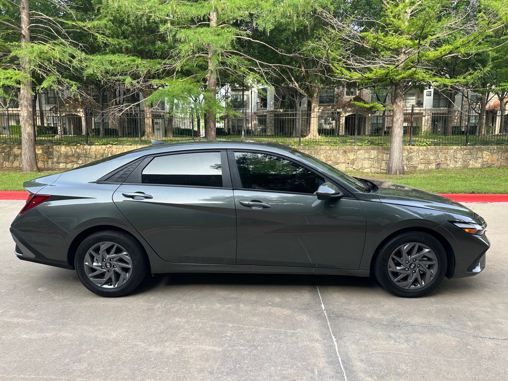2024 Hyundai Elantra Image 18