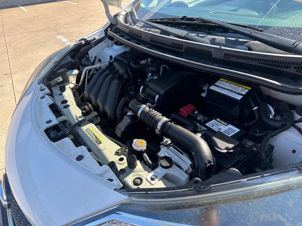 2017 Nissan Versa Image 9