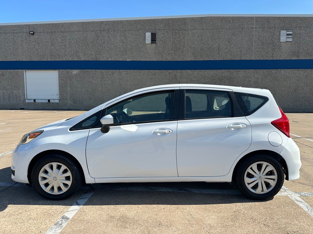 2017 Nissan Versa Image 11