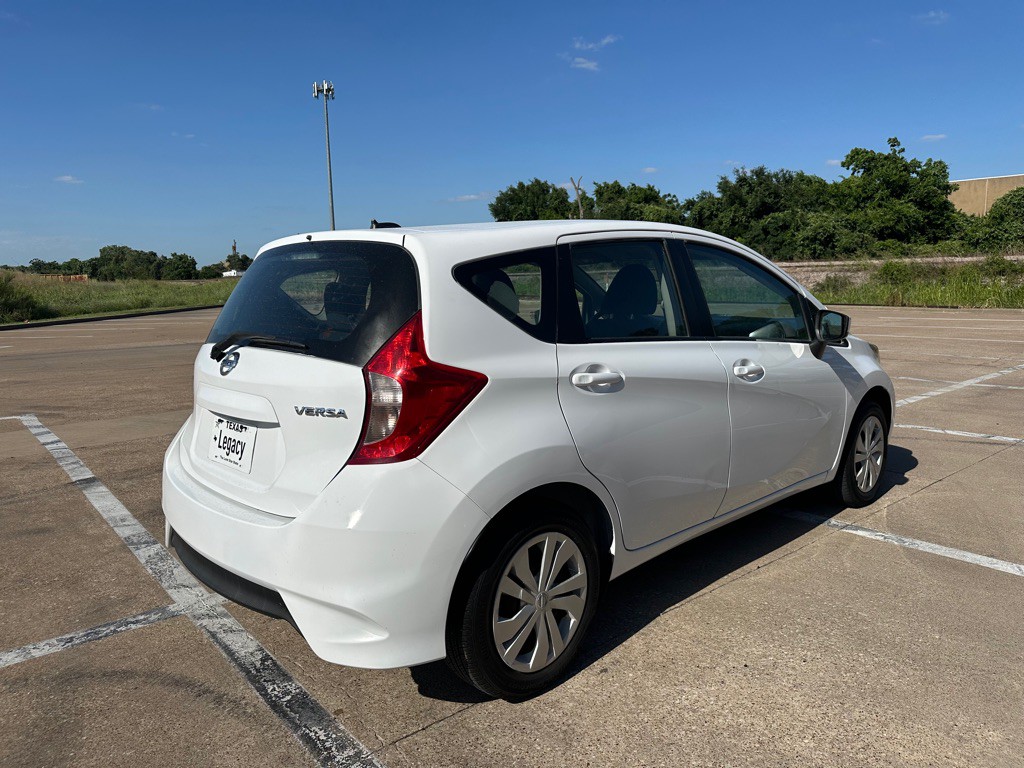 2017 Nissan Versa Image 16