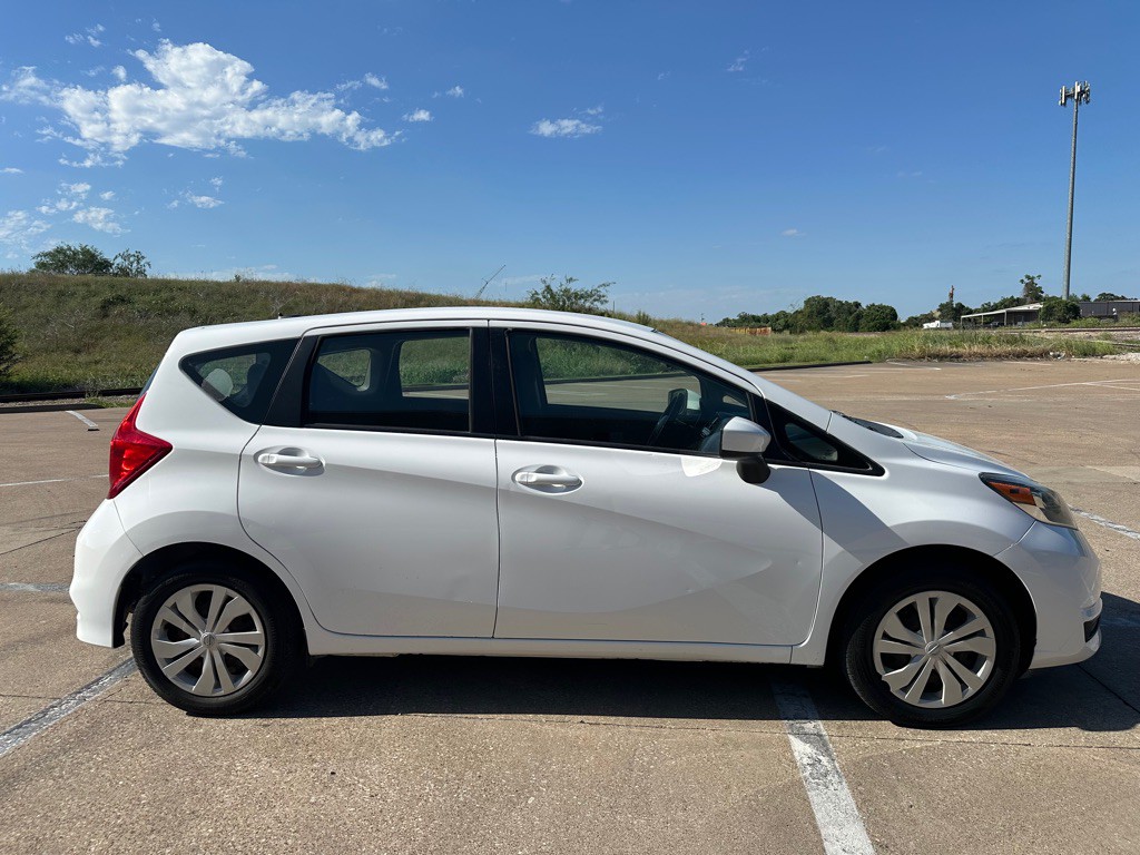 2017 Nissan Versa Image 17