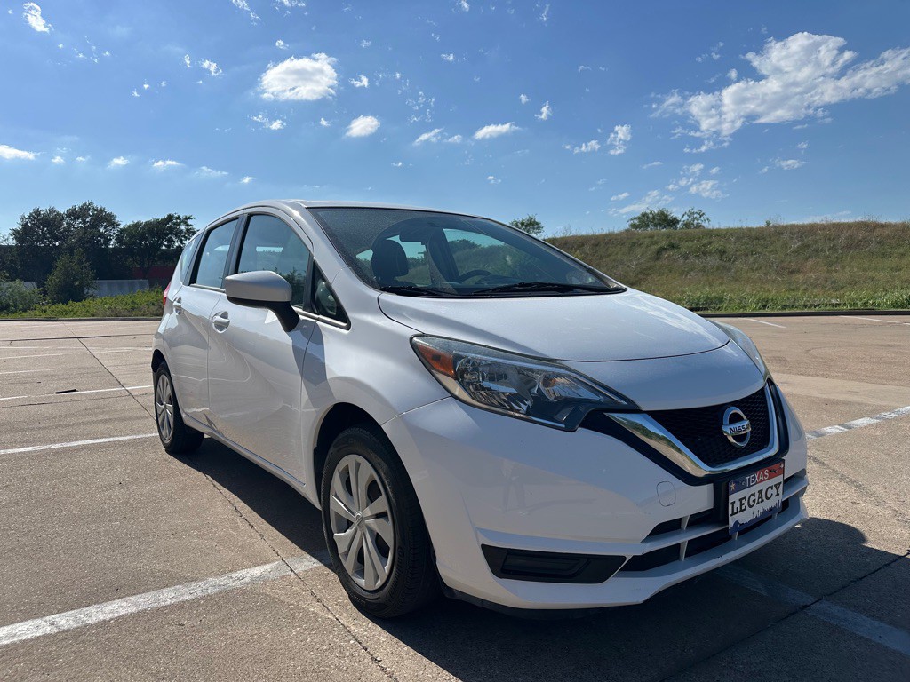 2017 Nissan Versa Image 18