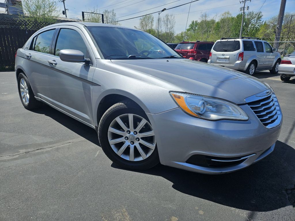 2014 Chrysler 200 Image 3