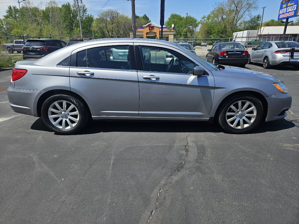 2014 Chrysler 200 Image 4