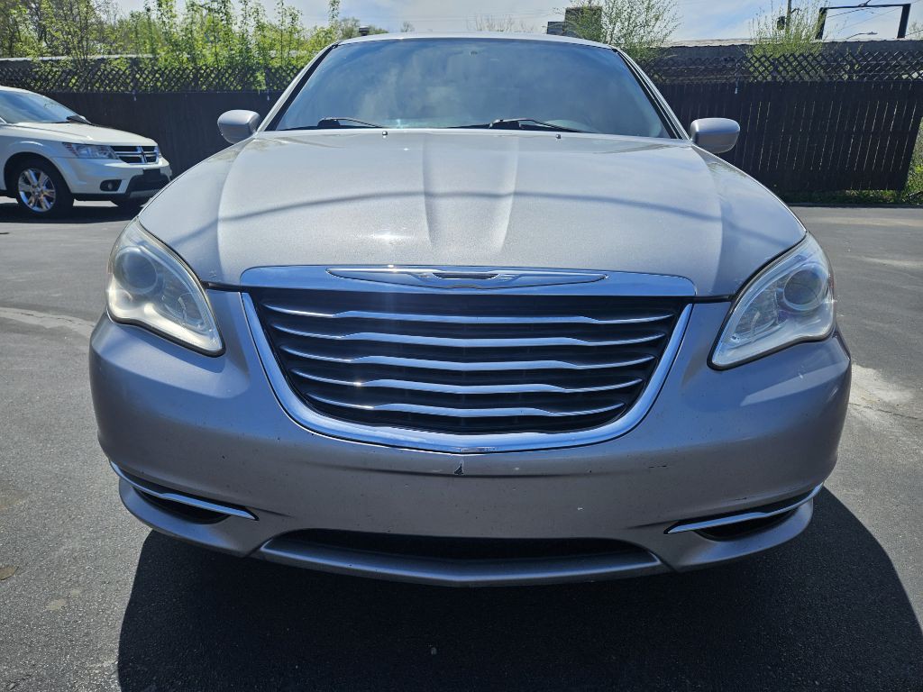 2014 Chrysler 200 Image 5