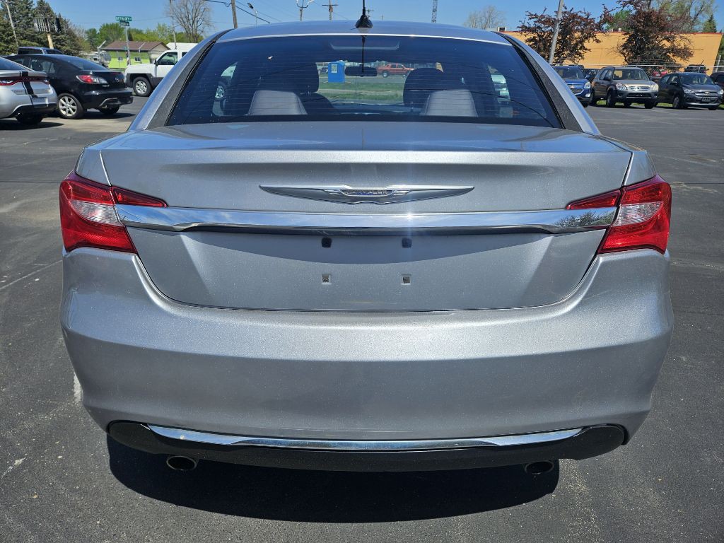 2014 Chrysler 200 Image 7