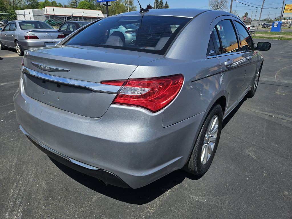 2014 Chrysler 200 Image 8