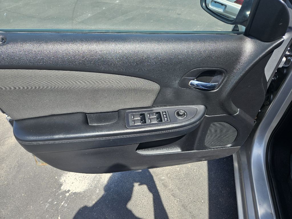 2014 Chrysler 200 Image 12