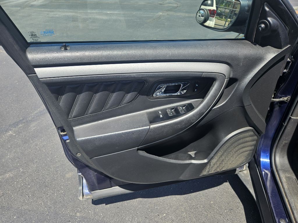 2011 Ford Taurus Image 12