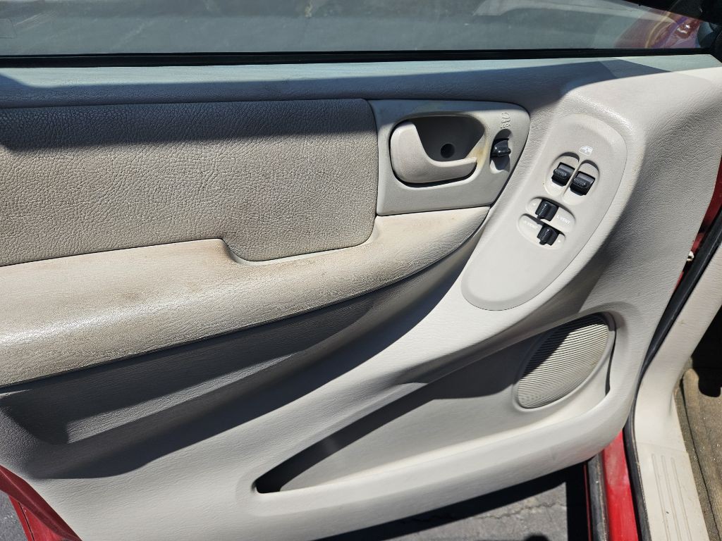 2006 Chrysler Town & Country Image 12