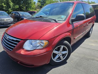 Image for 2006 Chrysler Town & Country Touring ID: 6566398