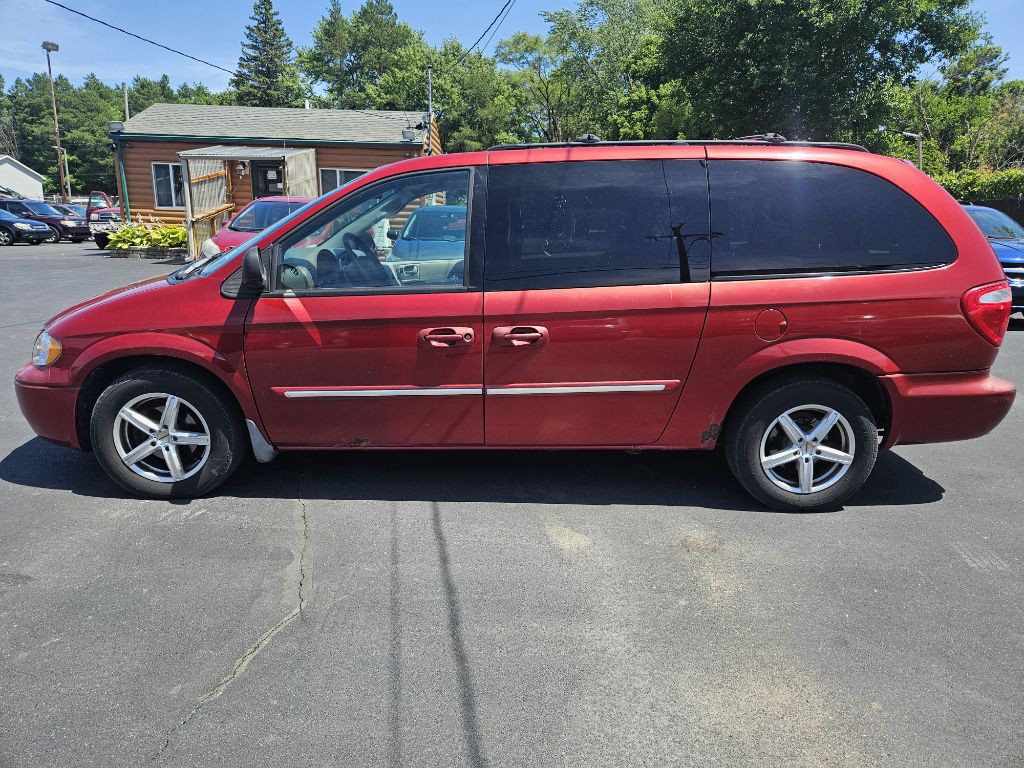 2006 Chrysler Town & Country Image 6
