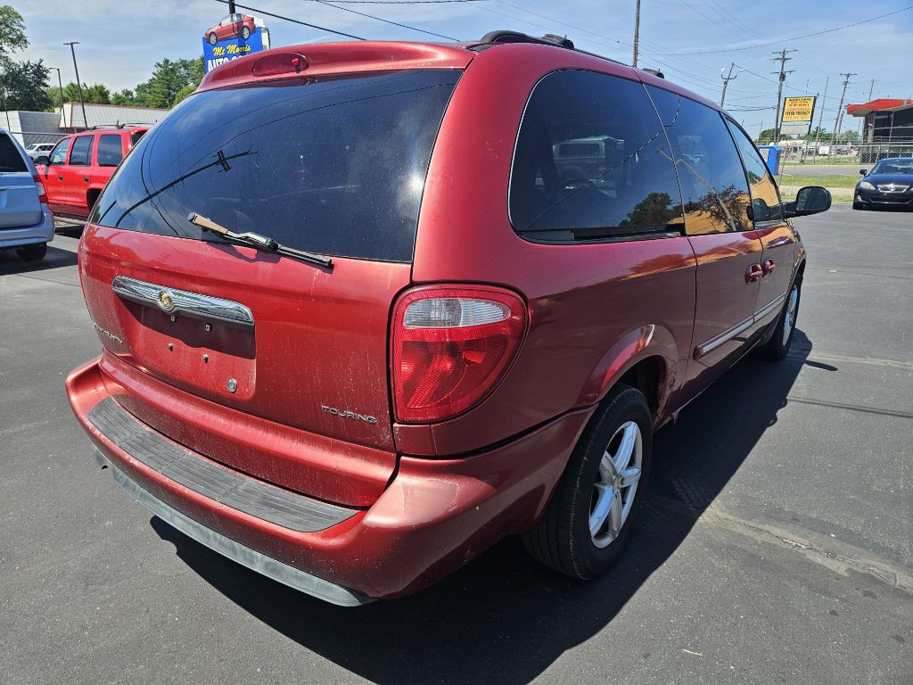 2006 Chrysler Town & Country Image 9