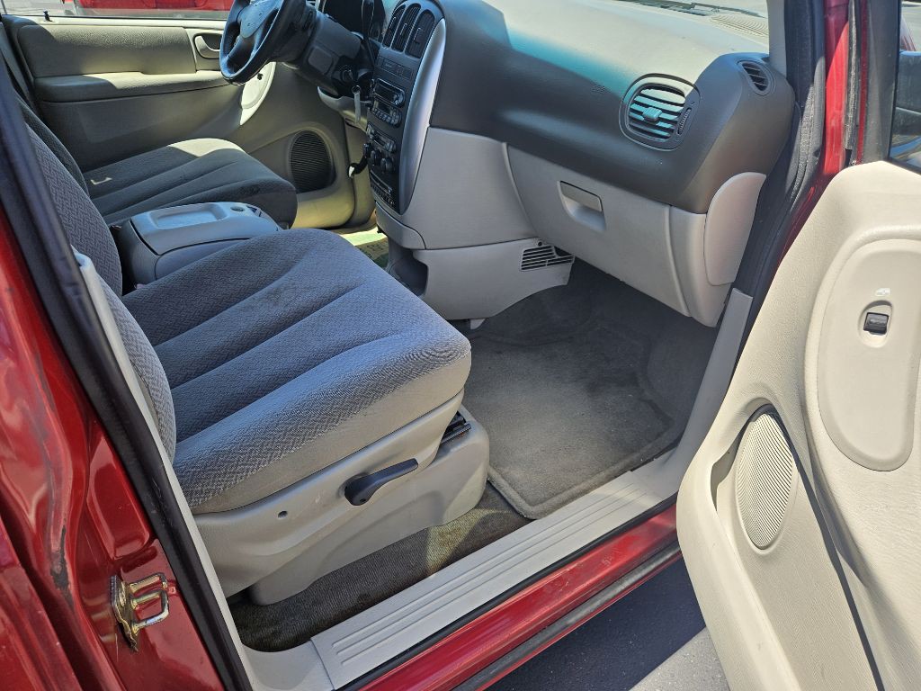 2006 Chrysler Town & Country Image 13