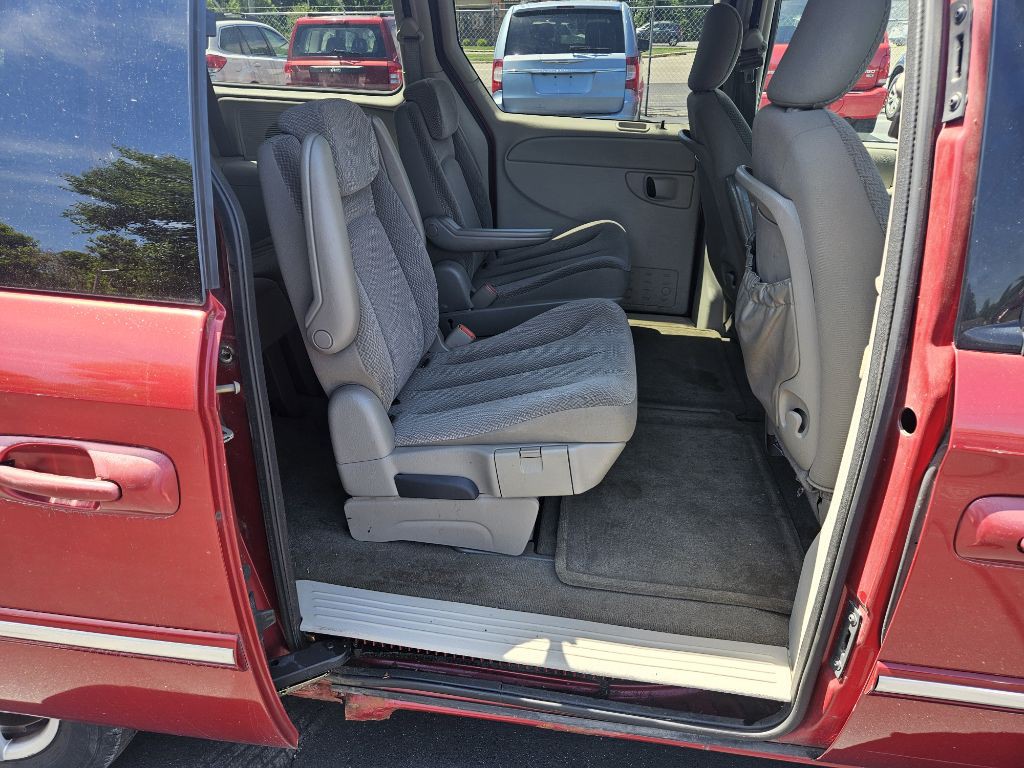 2006 Chrysler Town & Country Image 15