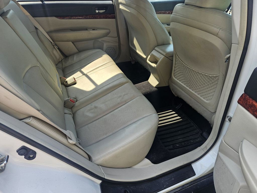 2010 Subaru Outback Image 15