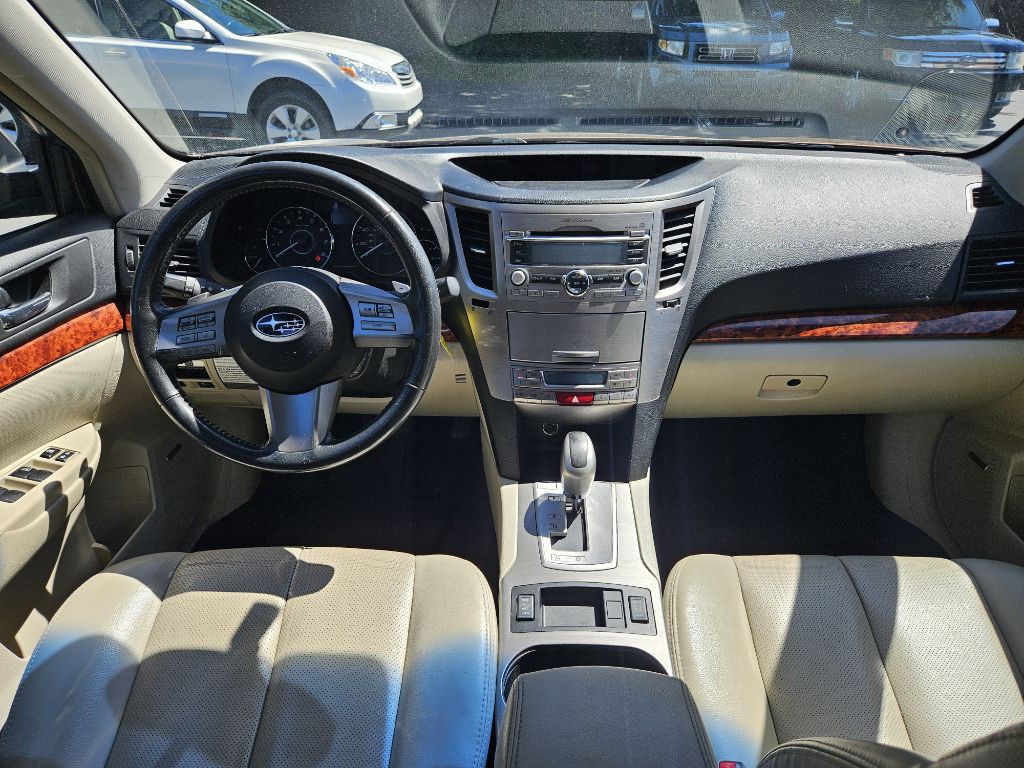 2011 Subaru Outback Image 10