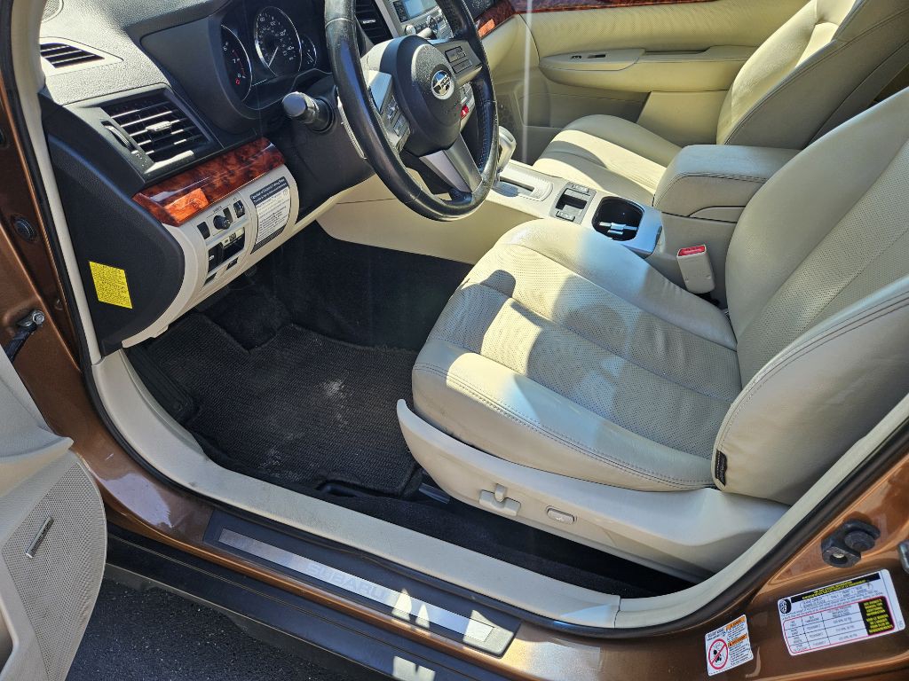 2011 Subaru Outback Image 11