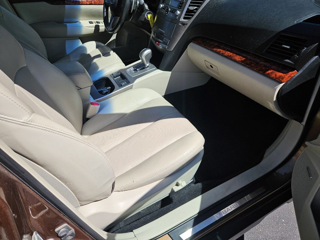2011 Subaru Outback Image 13