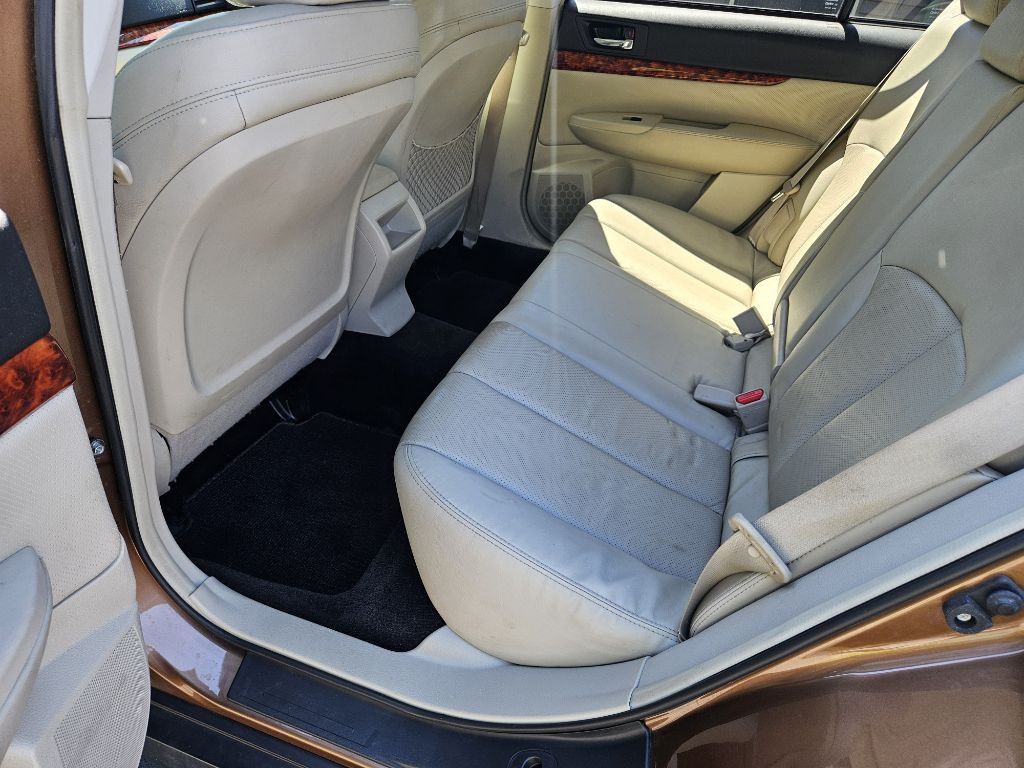 2011 Subaru Outback Image 15