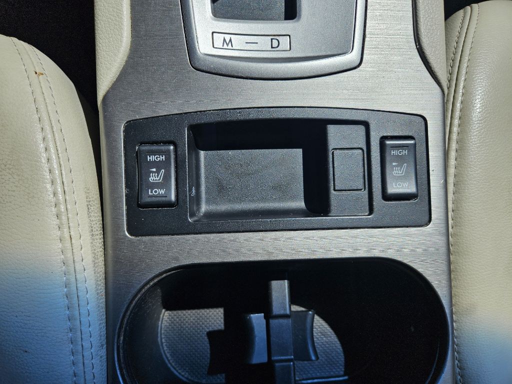 2011 Subaru Outback Image 16