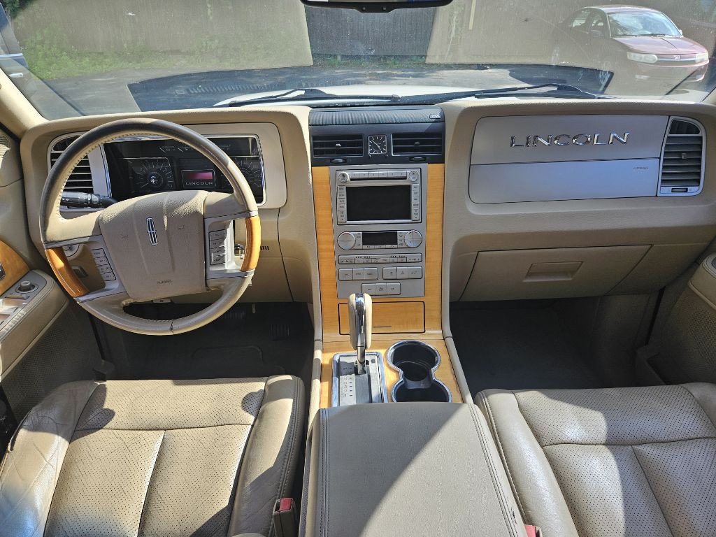 2007 Lincoln Navigator Image 9