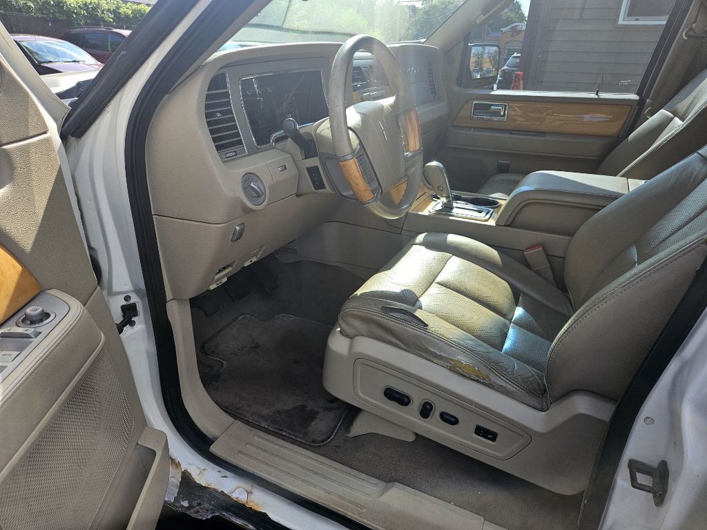 2007 Lincoln Navigator Image 10