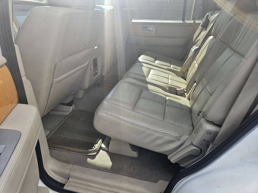2007 Lincoln Navigator Image 12