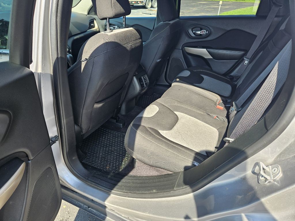 2018 Jeep Cherokee Image 12