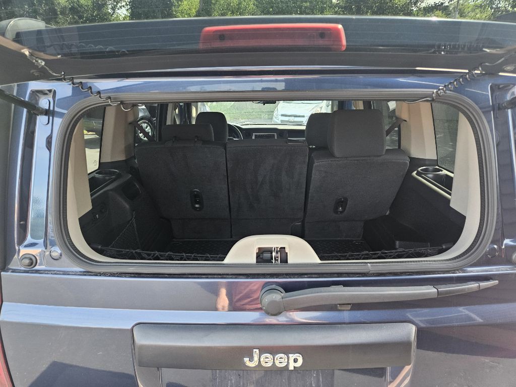 2009 Jeep Commander Image 16