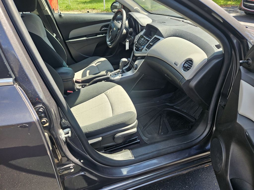 2011 Chevrolet Cruze Image 12