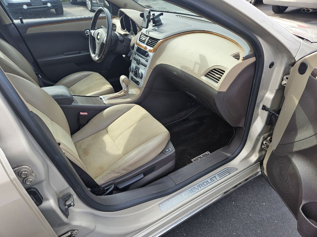 2010 Chevrolet Malibu Image 14