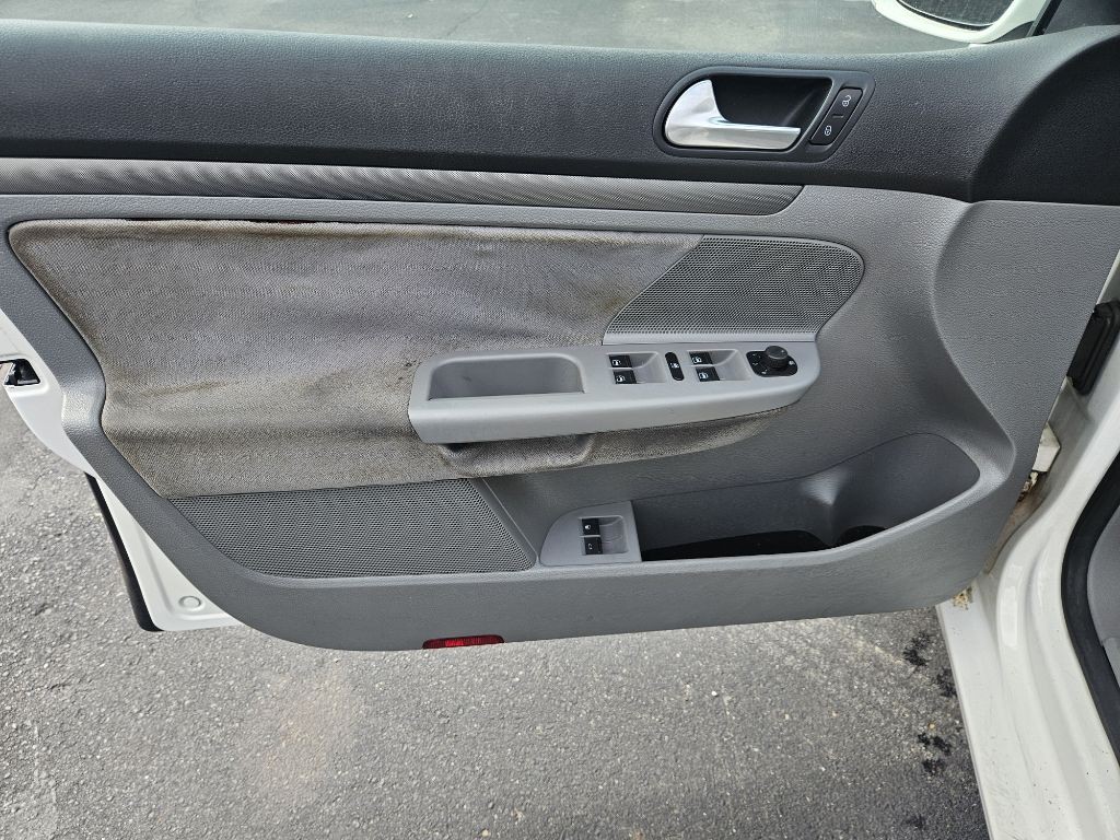 2007 Volkswagen Rabbit Image 13