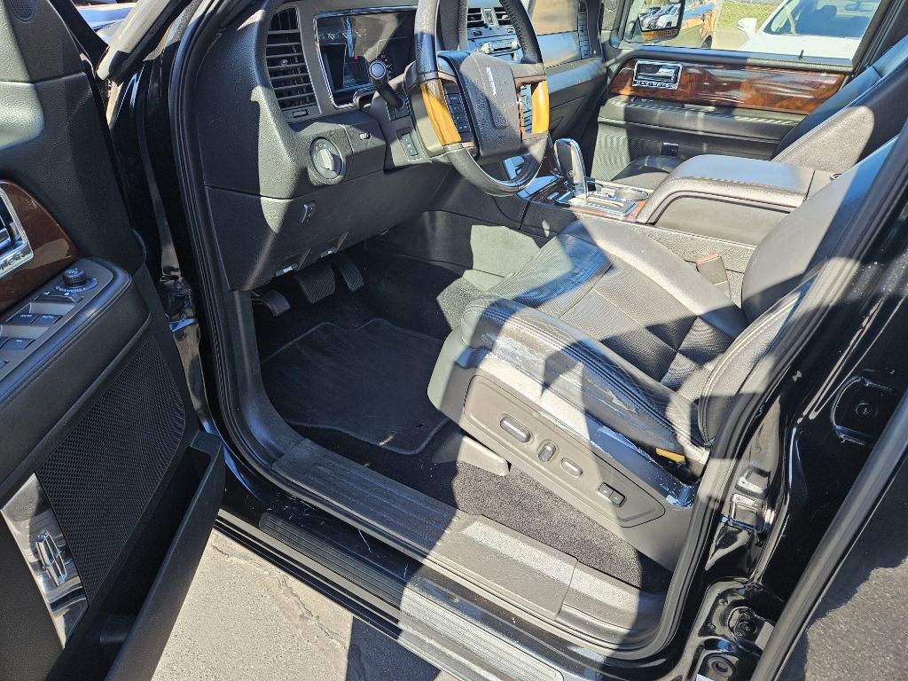 2012 Lincoln Navigator Image 9