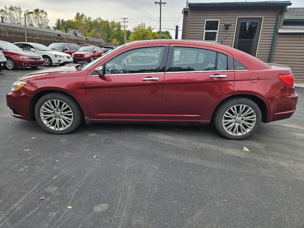2012 Chrysler 200 Image 5
