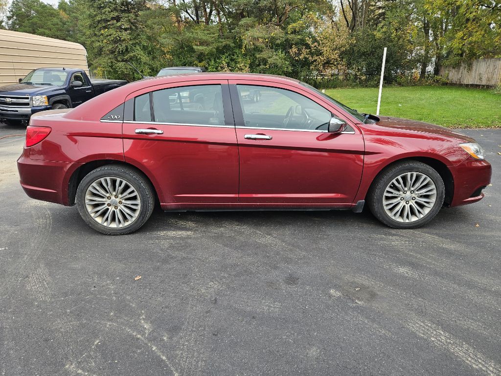 2012 Chrysler 200 Image 6