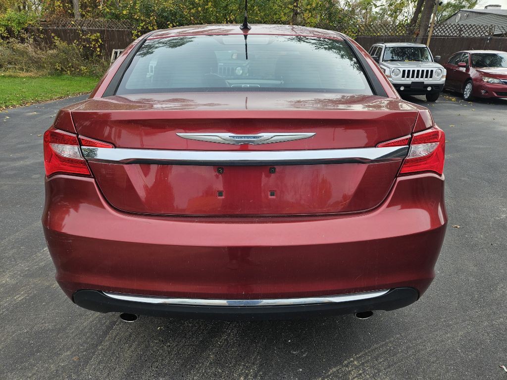2012 Chrysler 200 Image 8