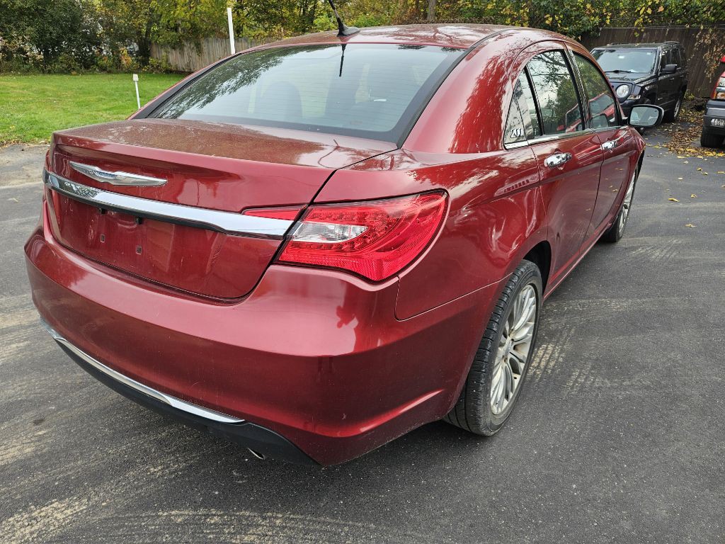 2012 Chrysler 200 Image 9